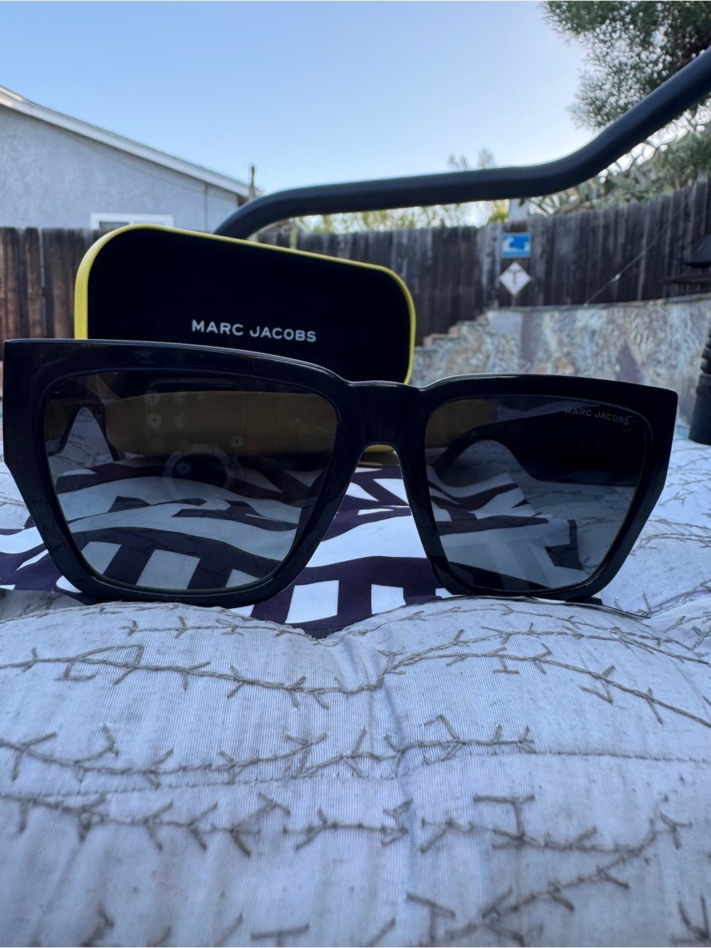 Marc Jacobs MARC 646/S Polarized Oversized Black Sunglasses Gold Logo 57mm VGUC - Picture 15 of 16